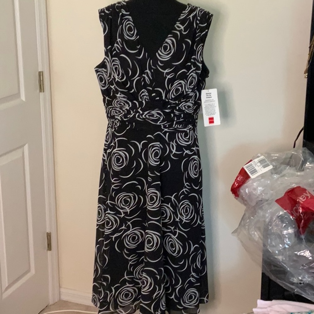 🤩Halter Dress NWT in bag bought in. NEW AS NEW.